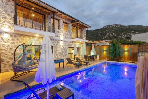 Villa Mustang