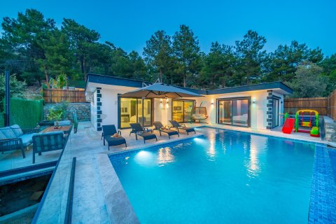 Villa Mira Trio 2