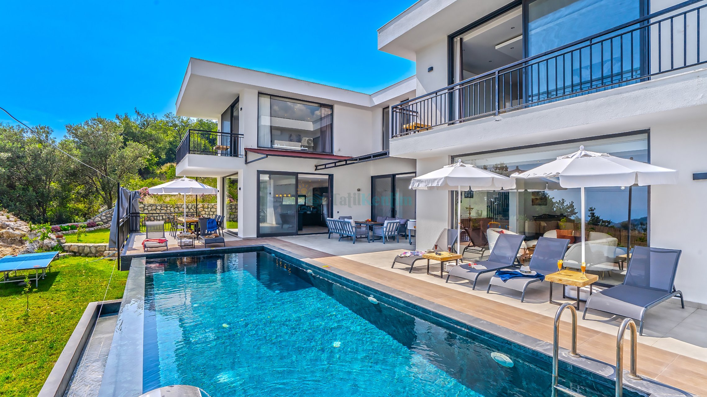 Villa White Rock 1