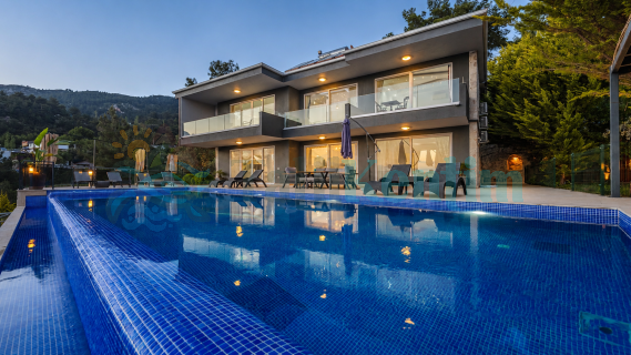 Villa Velaris