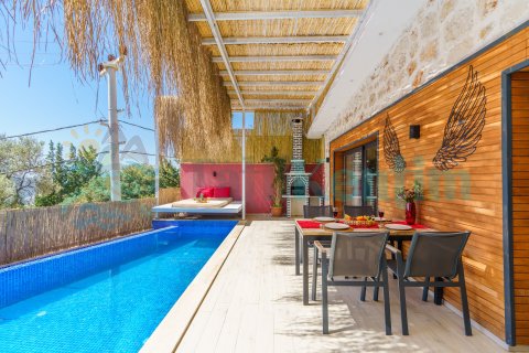Villa Mira Queen